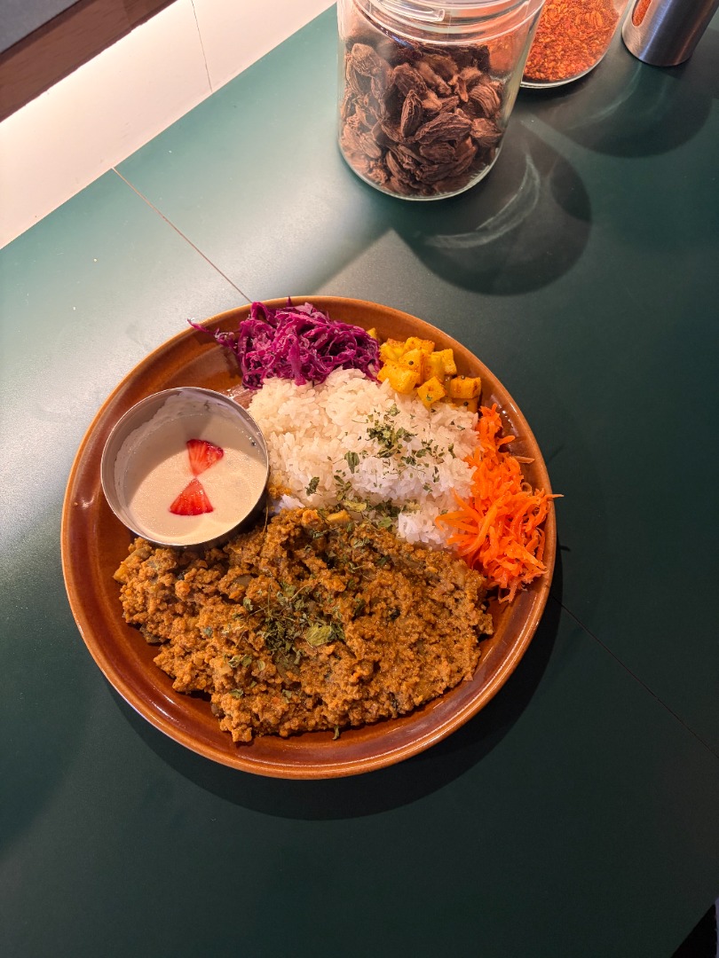 日本人の味覚に寄り添う創作スパイス料理をはじめとした逸品の数々