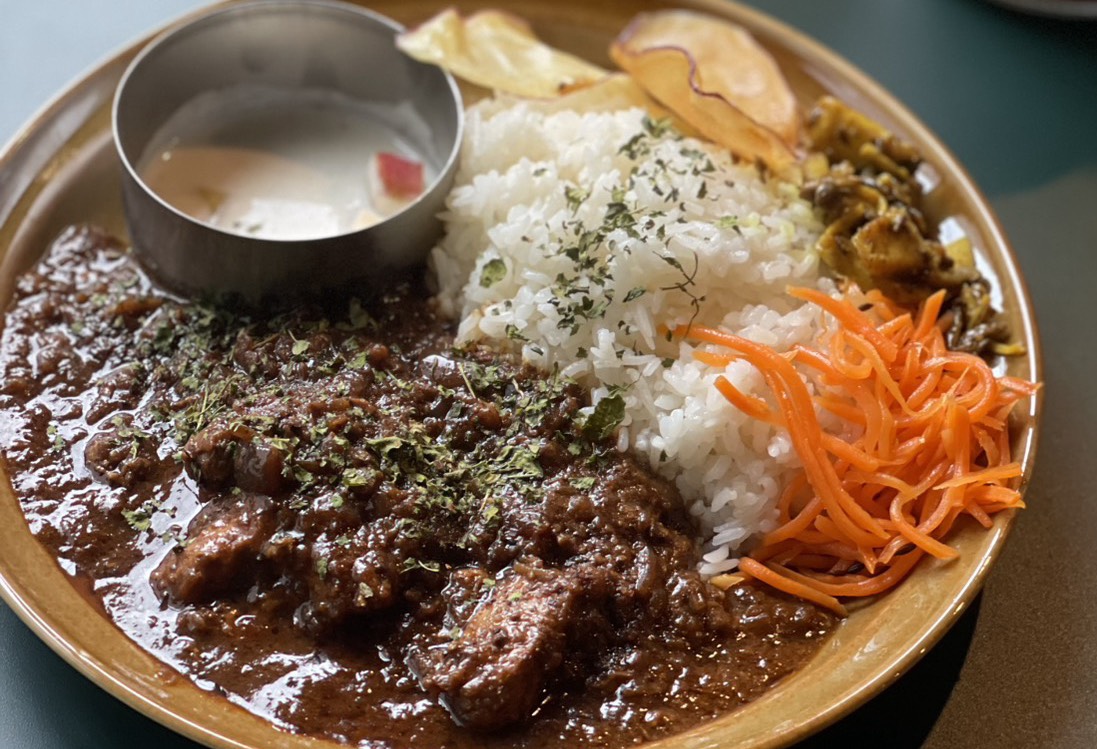 スパイスと和の融合を楽しむカレー専門店