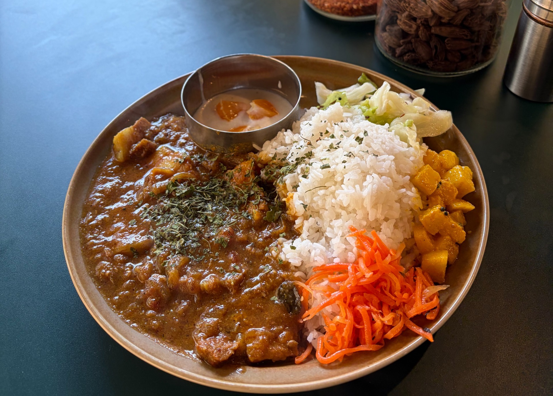 ランチを堪能 | 東京都北千住周辺のカレーならSPICE UP CURRY ことこと、